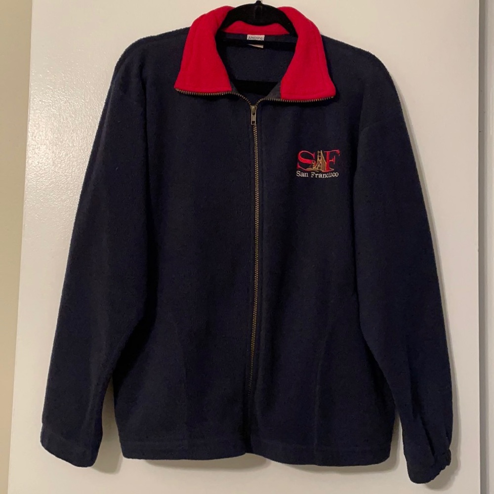 LADIES FLEECE JACKET.